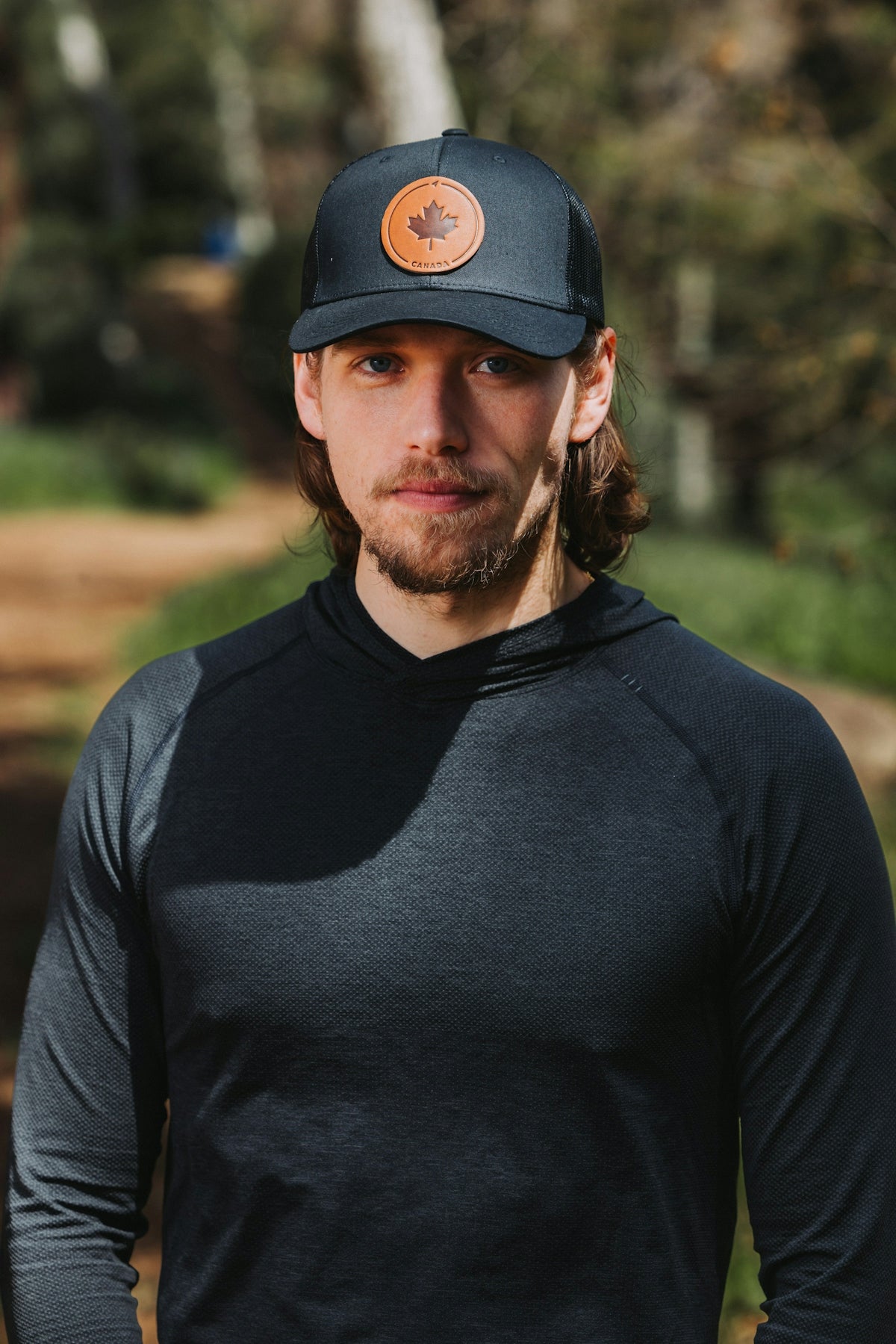 A man in a black shirt and a black hat