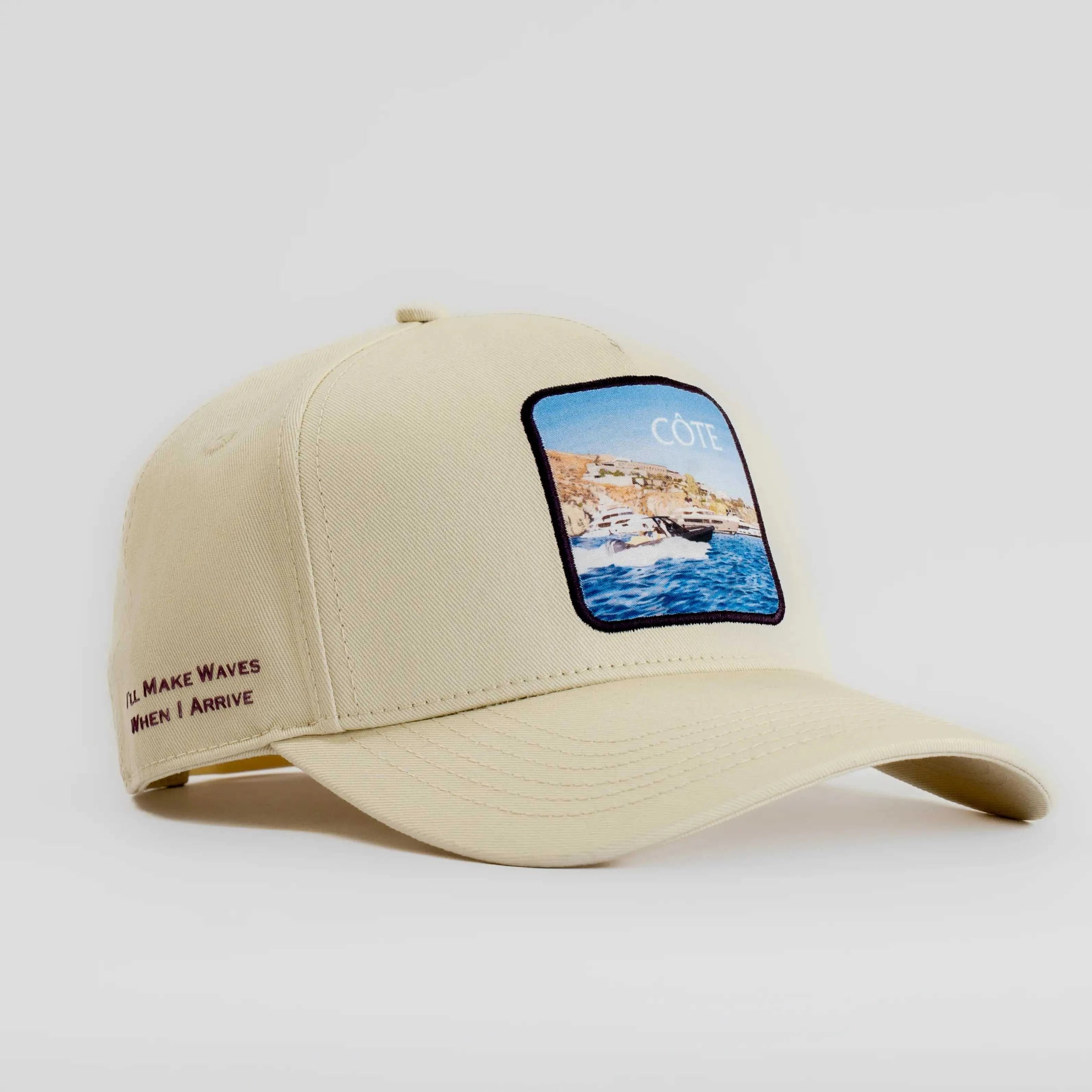 Côte Baseball Cap in off-white with curved brim and island-inspired patch design