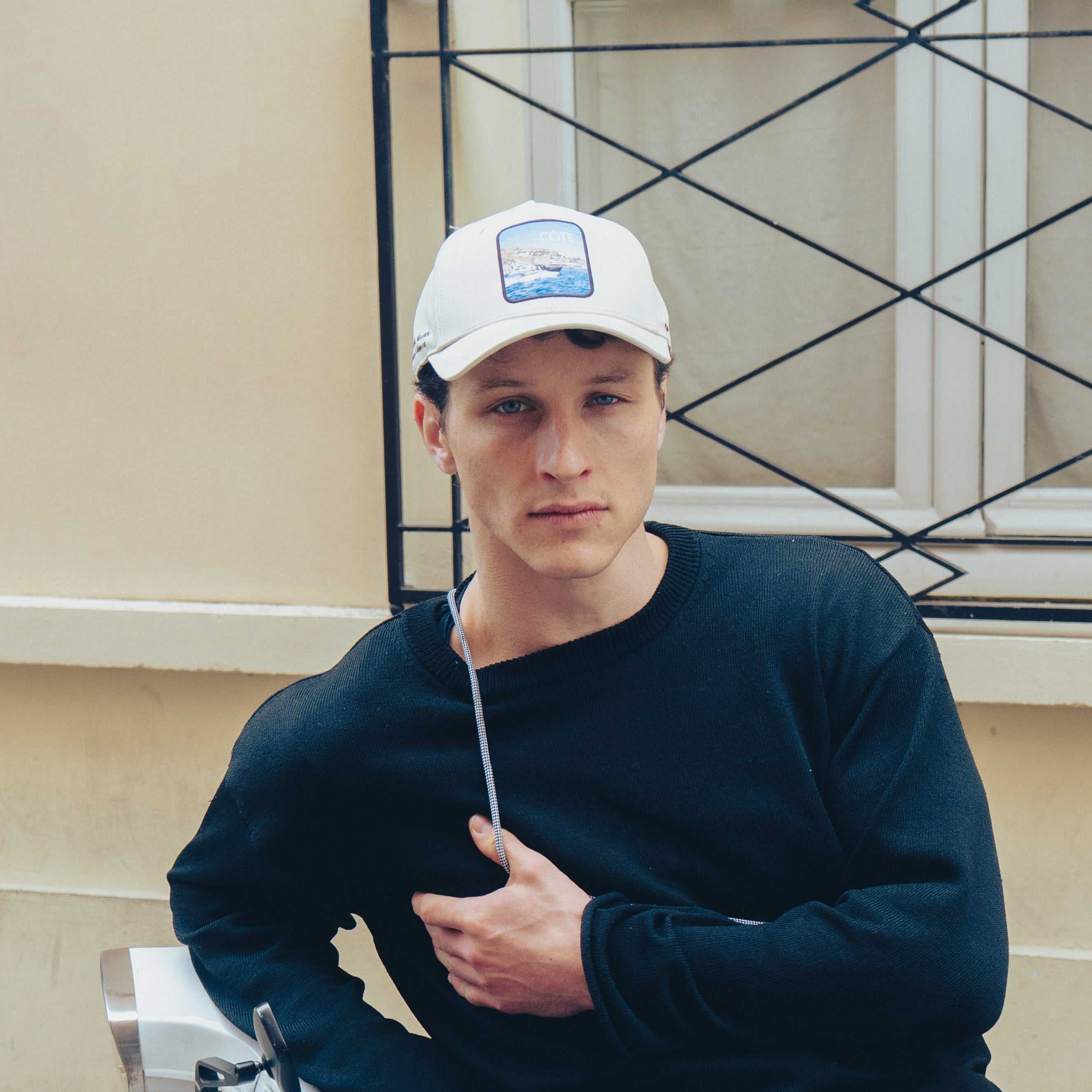 Côte Baseball Cap in Isla Crema with curved brim and signature patch