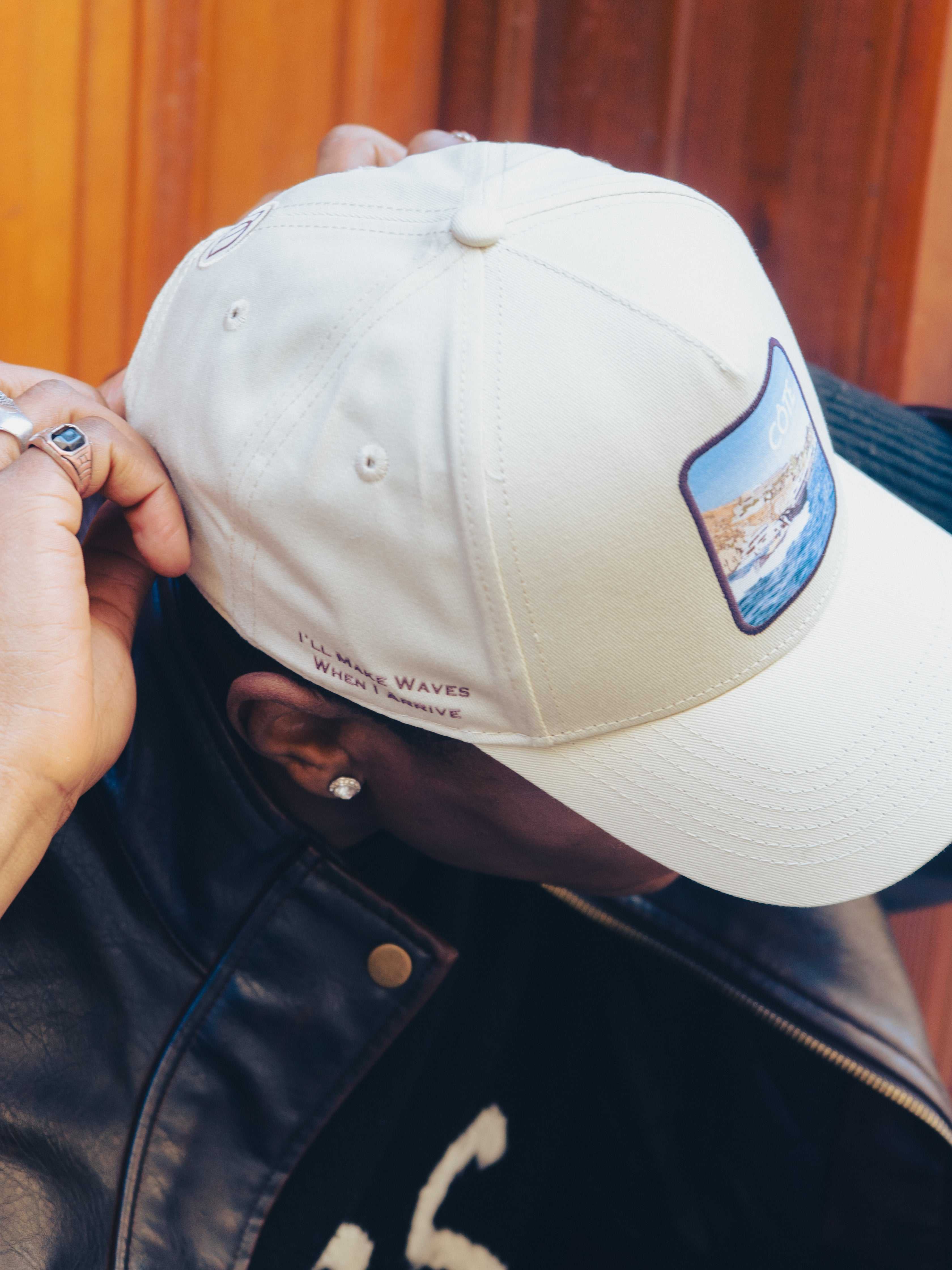 Côte Baseball Cap in Isla Crema with curved brim and Places | Moments patch