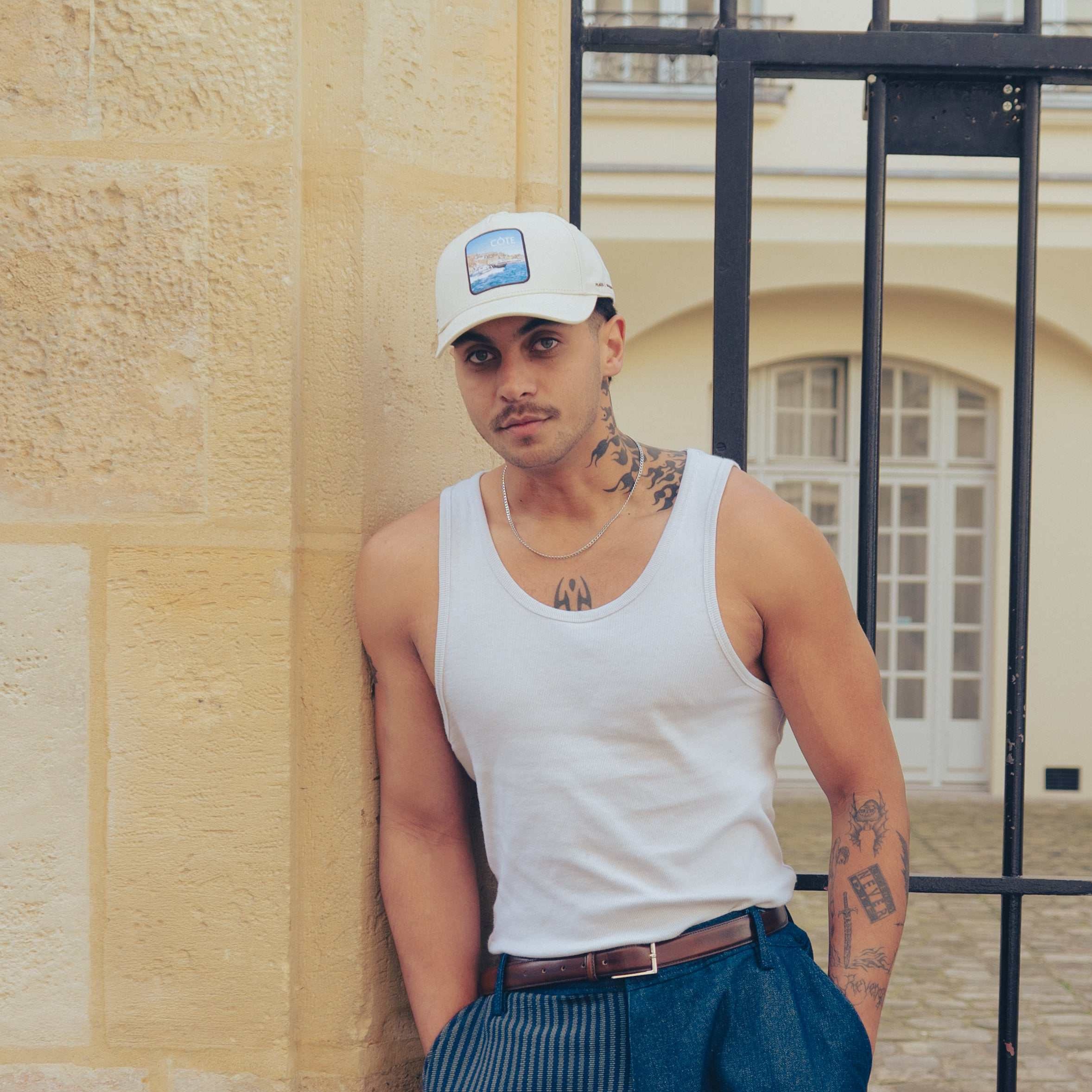 Côte Baseball Cap in Isla Crema with curved brim and signature patch in off-white tone
